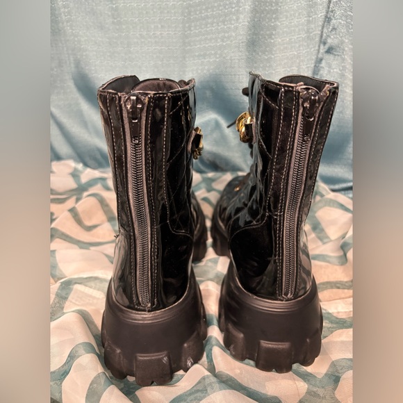 Glossy Black Quilted Combat Boots with Gold Chain - Picture 4 of 6